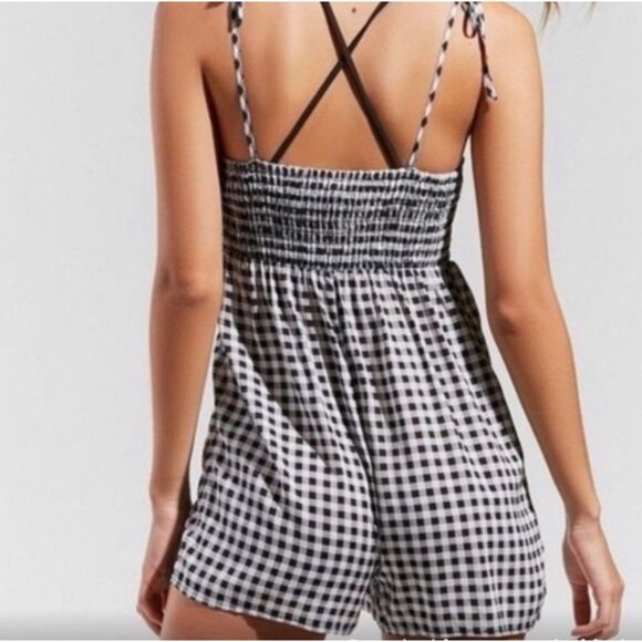 NWT Urban Outfitter Out from Under Izzy Smocked Gingham Romper, Sz Med, Vacation - Picture 2 of 11